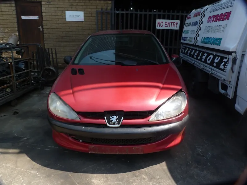 2001 Peugeot 206  view 2