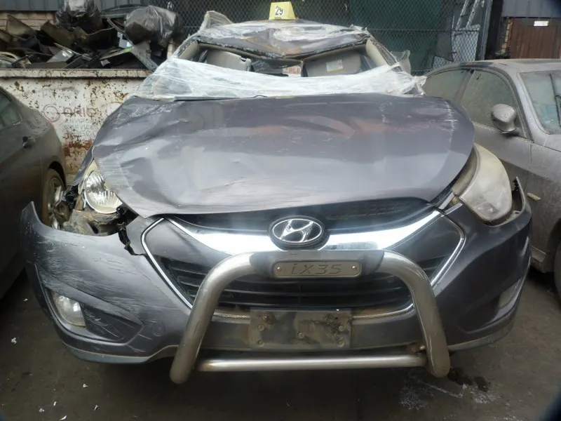 2011 Hyundai ix35 G4KD view 2