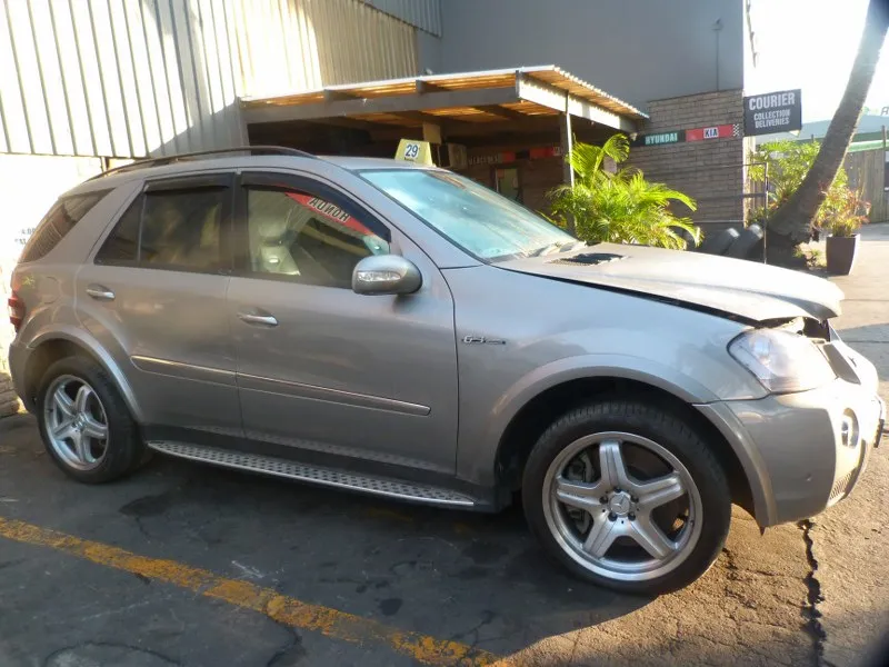 2007 Mercedes-Benz ML 156 view 4