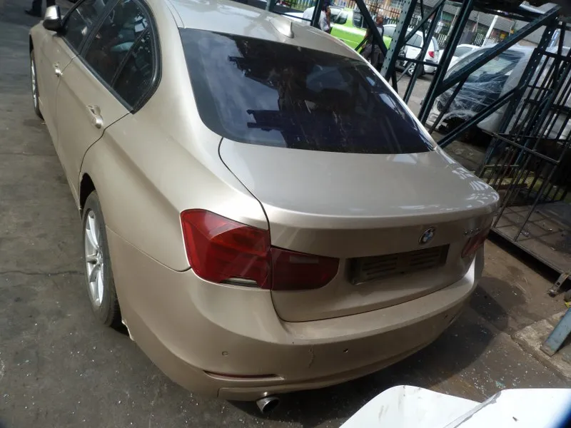 2013 BMW 3 Series N20 view 3