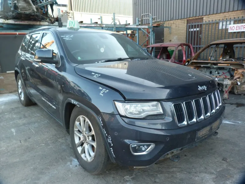 2013 Jeep Grand Cherokee  view 4