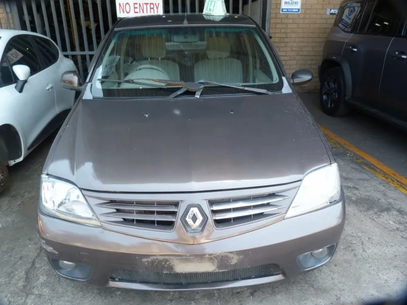 2010 Renault Logan K7M view 2