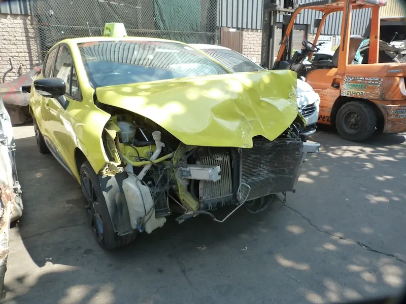 2014 Renault Clio  view 2