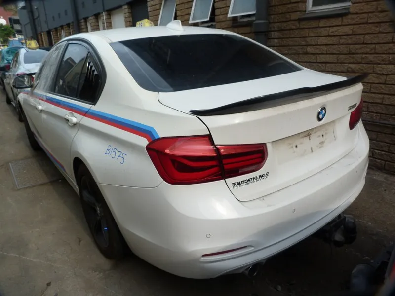 2015 BMW 3 Series thumbnail 4