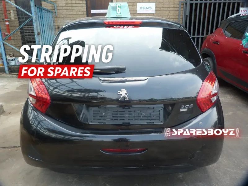 2014 Peugeot 208 10JB view 2