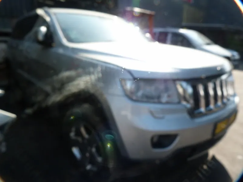 2011 Jeep Grand Cherokee HEMI view 6