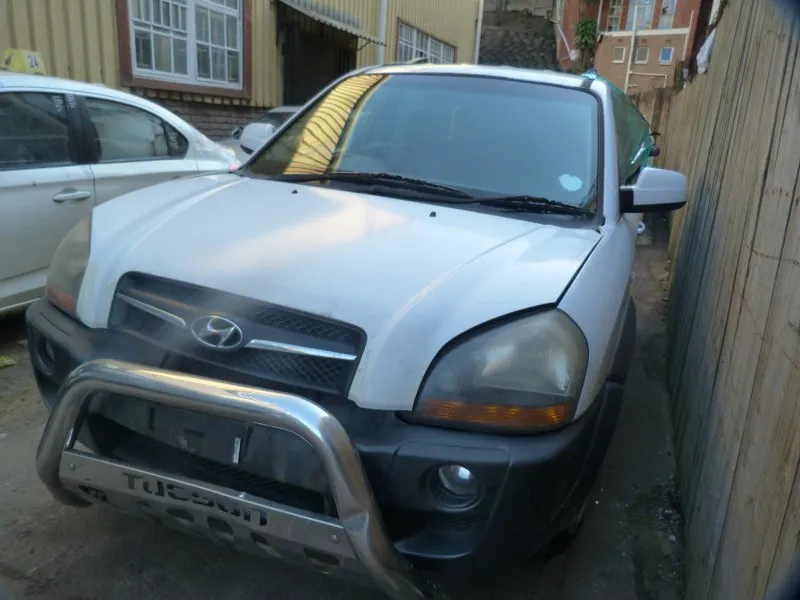 2009 Hyundai Tucson G4GC view 3