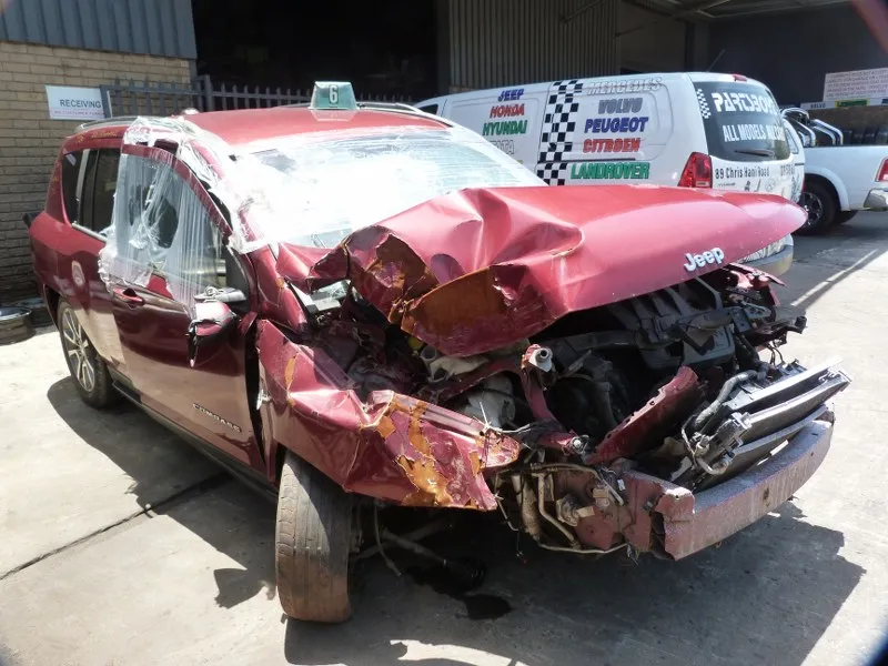 2014 Jeep Compass  view 3