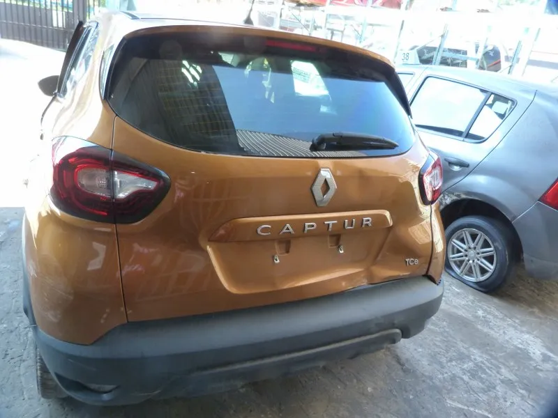 2019 Renault Captur H4B view 6