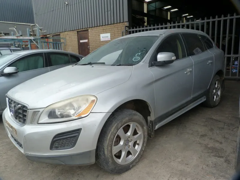 2011 Volvo XC60 B4204T view 4