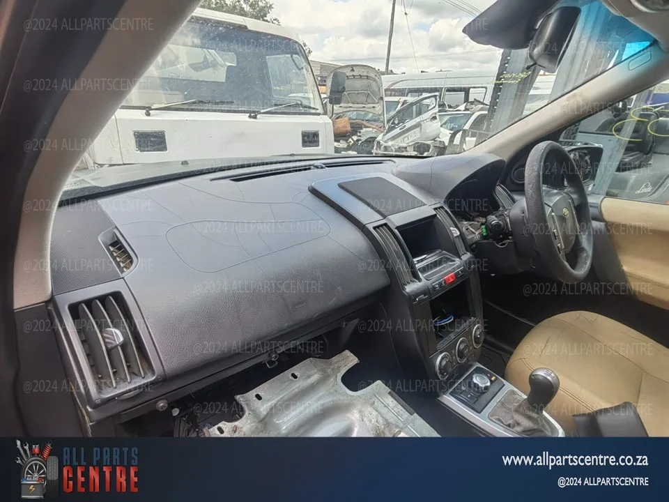 2009 Land Rover Freelander 24DT view 4