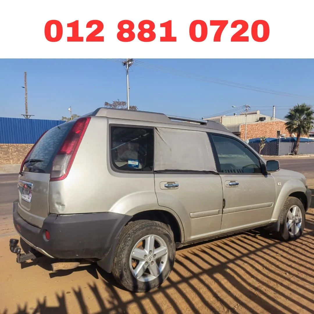 2006 Nissan X-Trail QR25 view 3