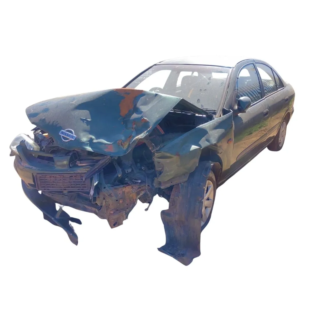 2002 Nissan Almera QG16 view 3