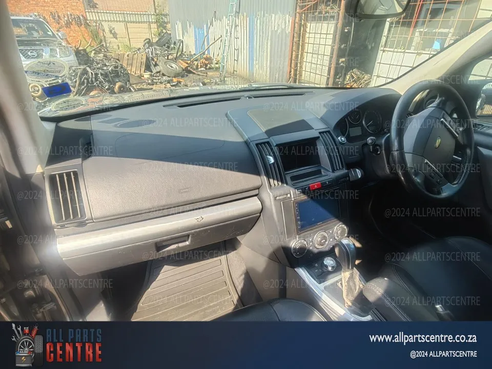 2010 Land Rover Freelander 224DT view 5