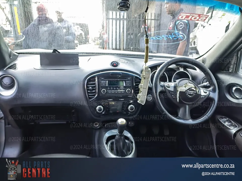 2011 Nissan Juke MR16 view 4