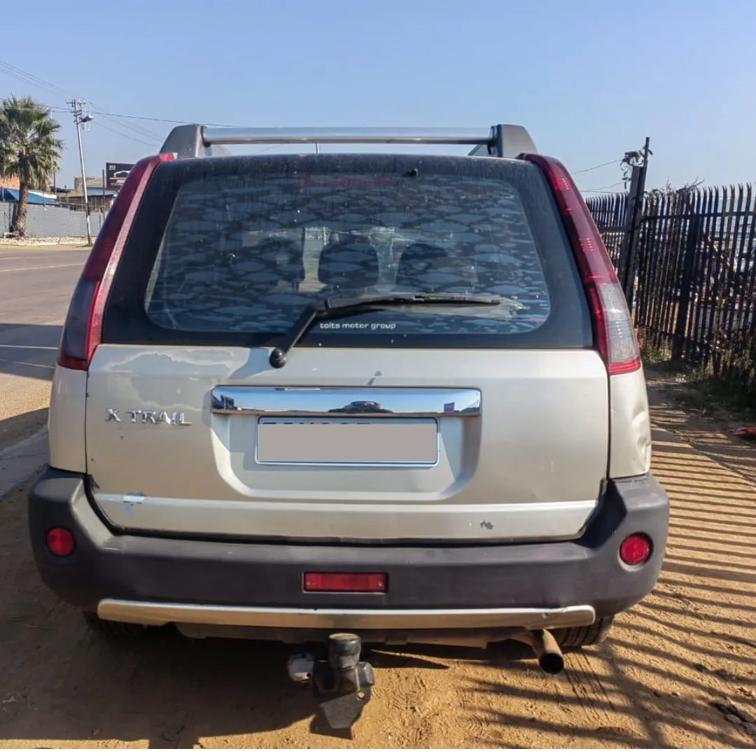 2006 Nissan X-Trail QR25 view 4