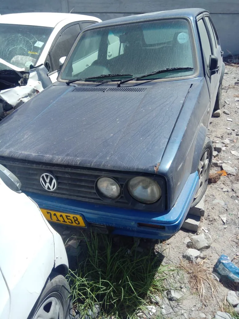 2000 Volkswagen Golf AGY078030 view 3