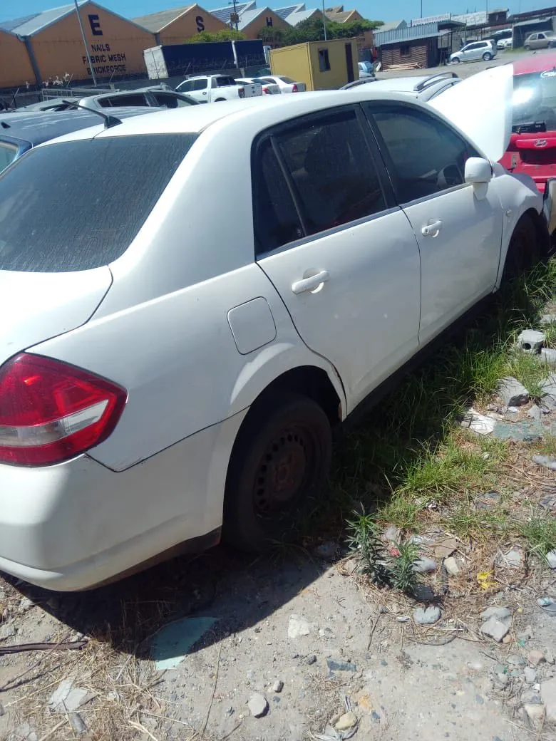 2006 Nissan Tiida thumbnail 3