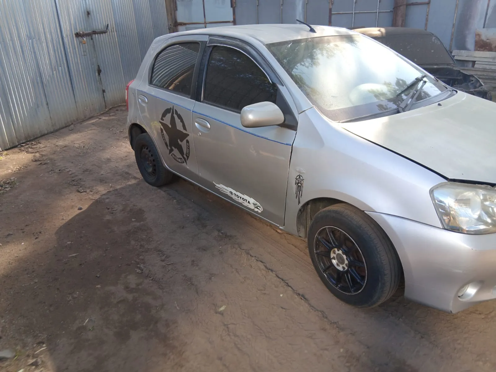 2013 Toyota Etios HB 1.5 view 4