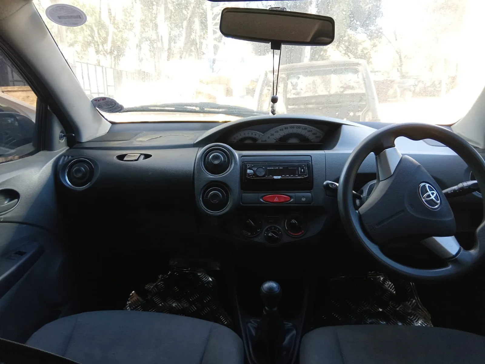 2013 Toyota Etios HB 1.5 view 3